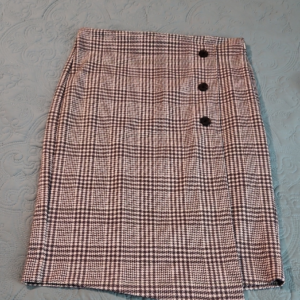 Ann Taylor Classic Black and White Checkered Pencil Skirt